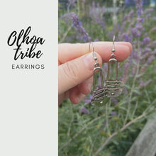 Load and play video in Gallery viewer, Olhoa tribe earrings
