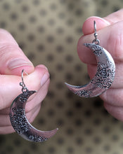 Load image into Gallery viewer, Crescent Moon Earrings
