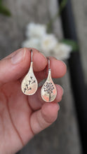 Load image into Gallery viewer, Avery dandelion earrings
