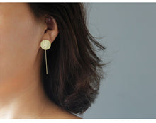 Load image into Gallery viewer, Hinata minimalism style round earrings
