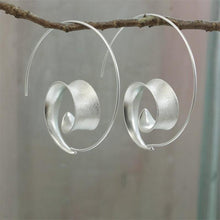 Load image into Gallery viewer, Klizia hoop earrings
