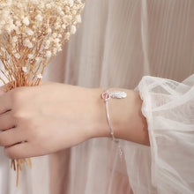 Load image into Gallery viewer, Aiyana feather charm bangle
