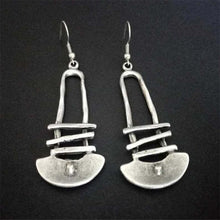 Load image into Gallery viewer, Olhoa tribe earrings
