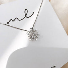 Load image into Gallery viewer, Dyas snowflake necklace
